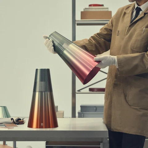 Man holding an Atelier edition Beosound 2