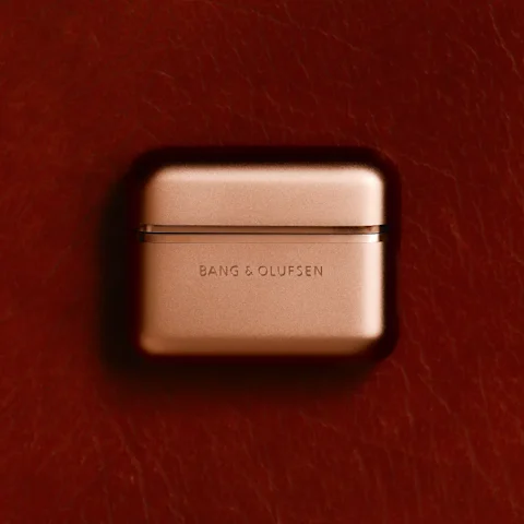 Image of Beo Grace honey tone case with red background