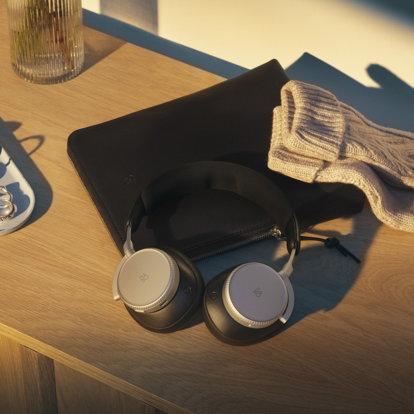 Beoplay H100 black on a counter with mittens