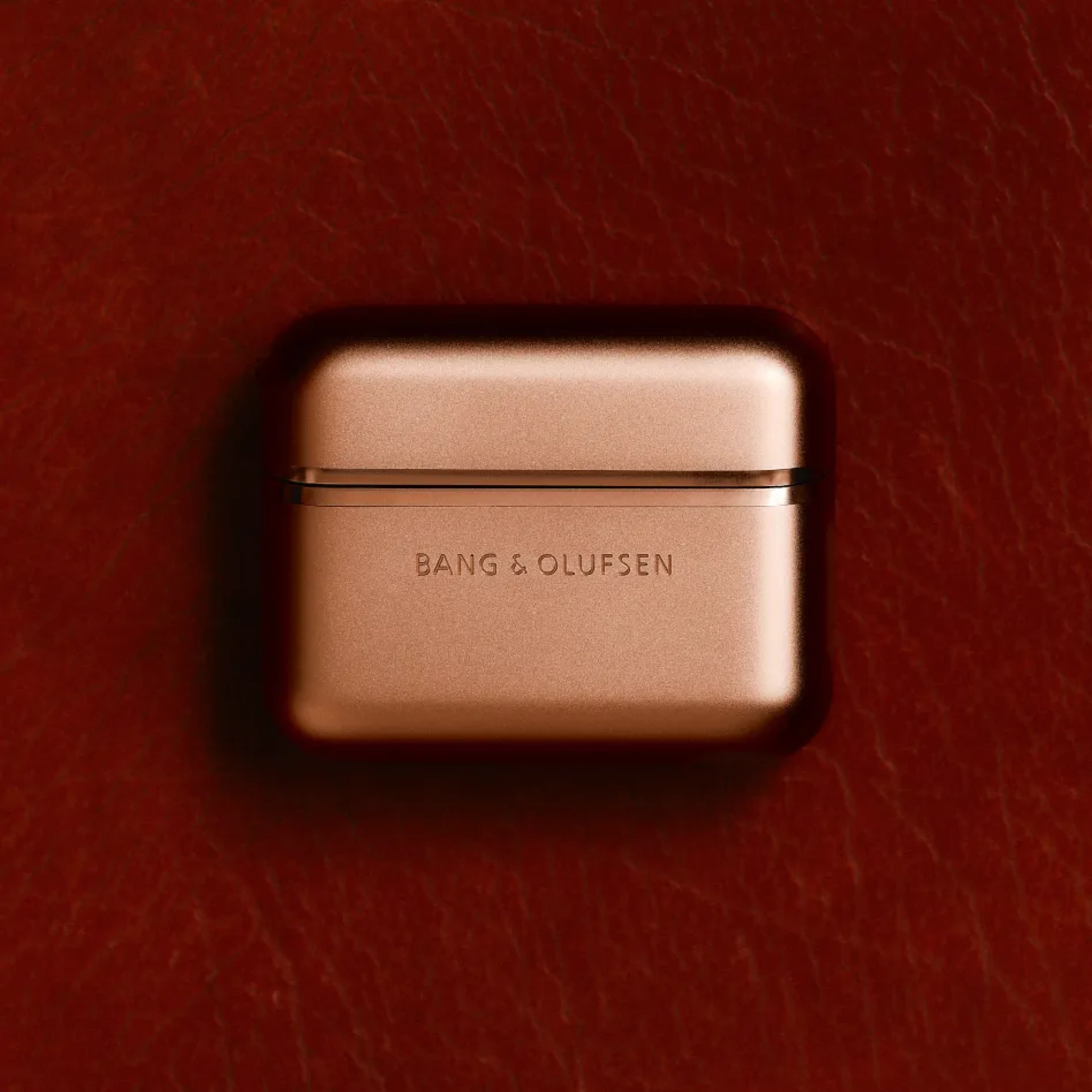 Image of Beo Grace honey tone case with red background